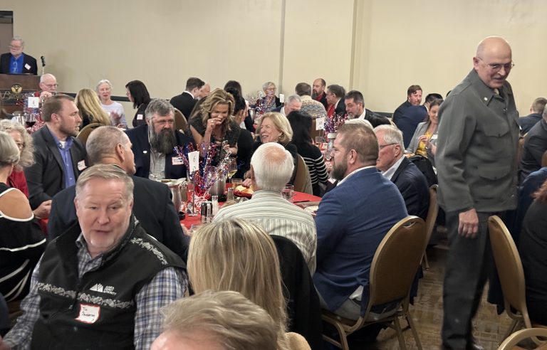 Juneau Lincoln Day dinner showcases crowded GOP field for governor